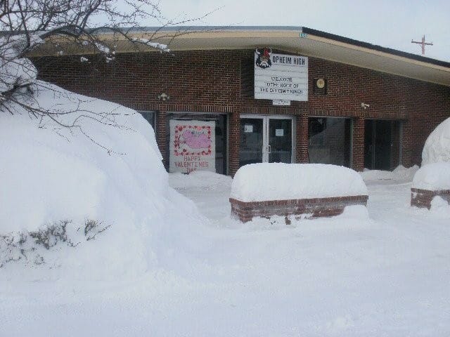 我們學校快被雪掩埋了